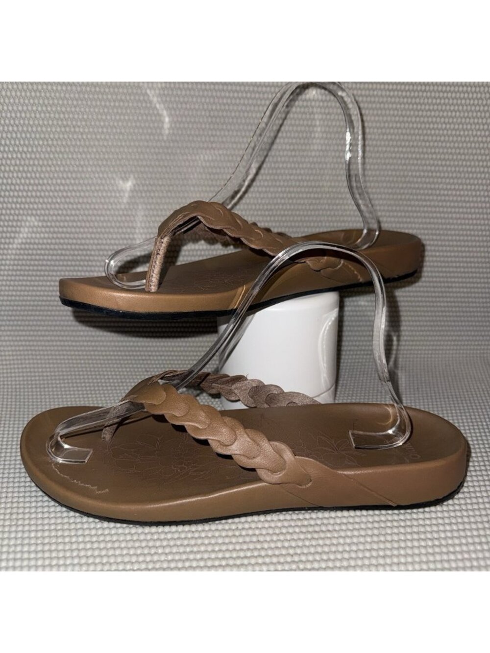 Olukai Lei Tan Leather Slip On Beach Summer Sandals Flip Flops Size 9